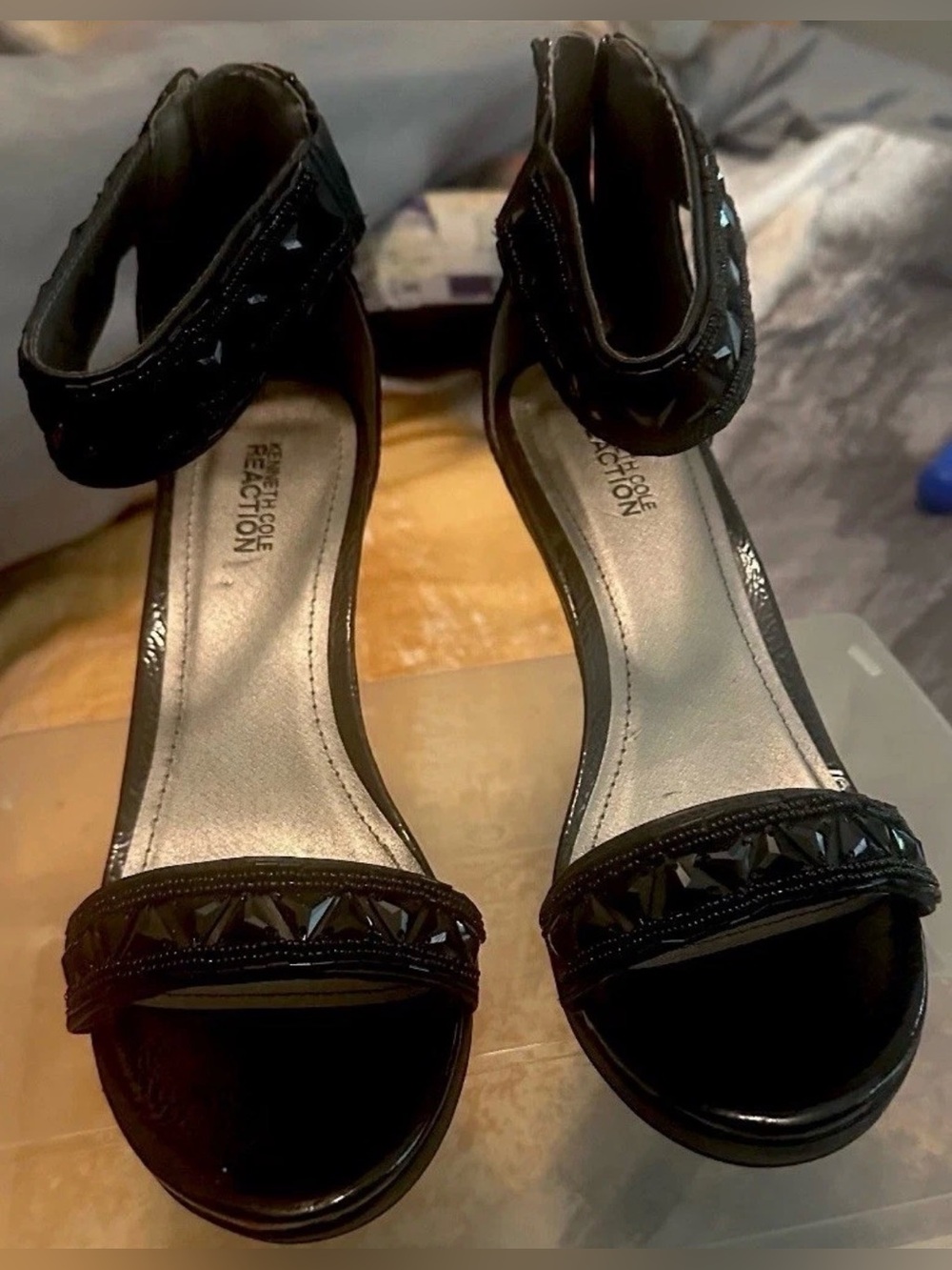 Kenneth Cole Reaction Black Studded Block Heel Sandals Women’s Size 9